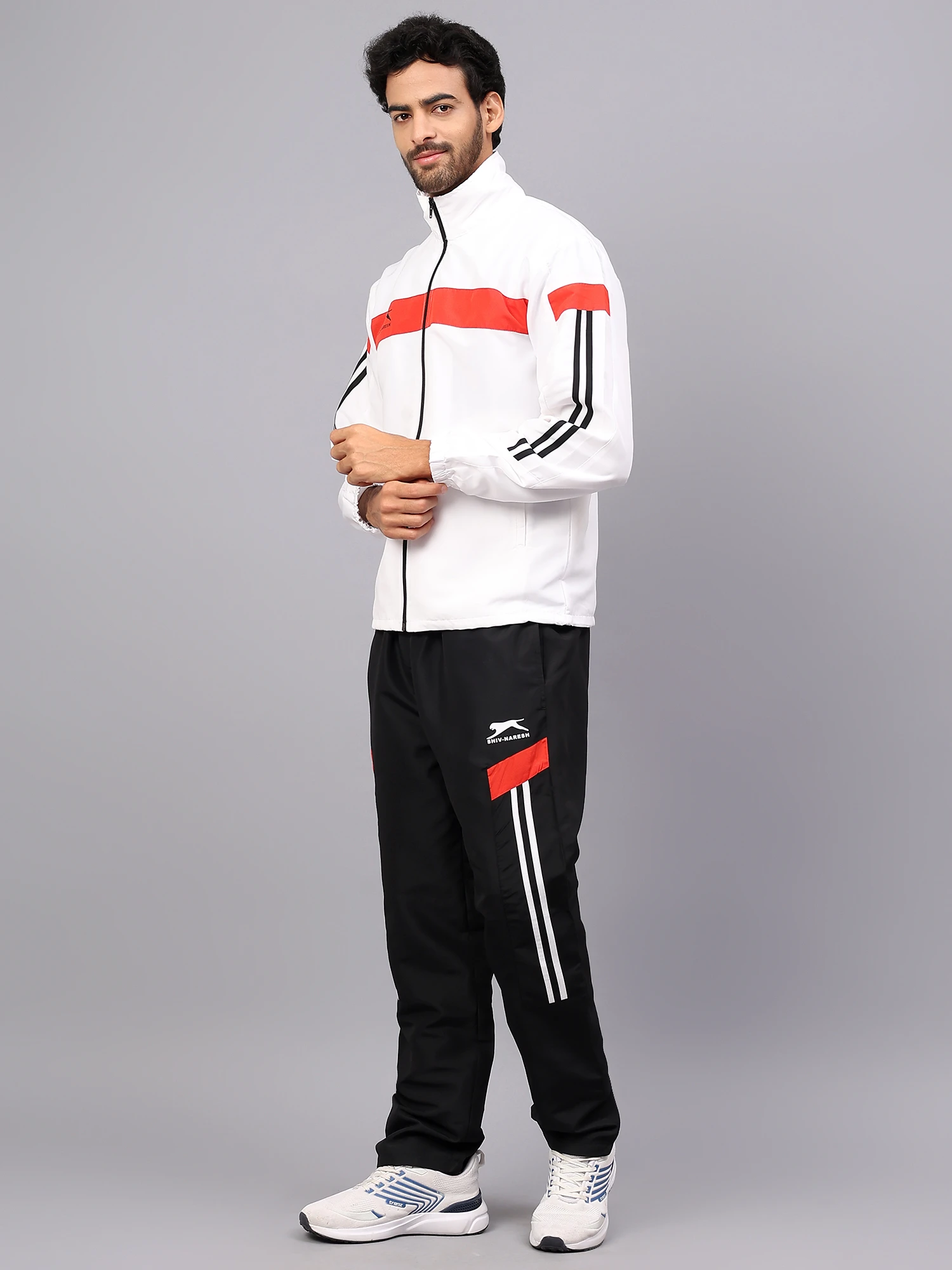 Shiv Naresh Men's active tracksuit in white and black