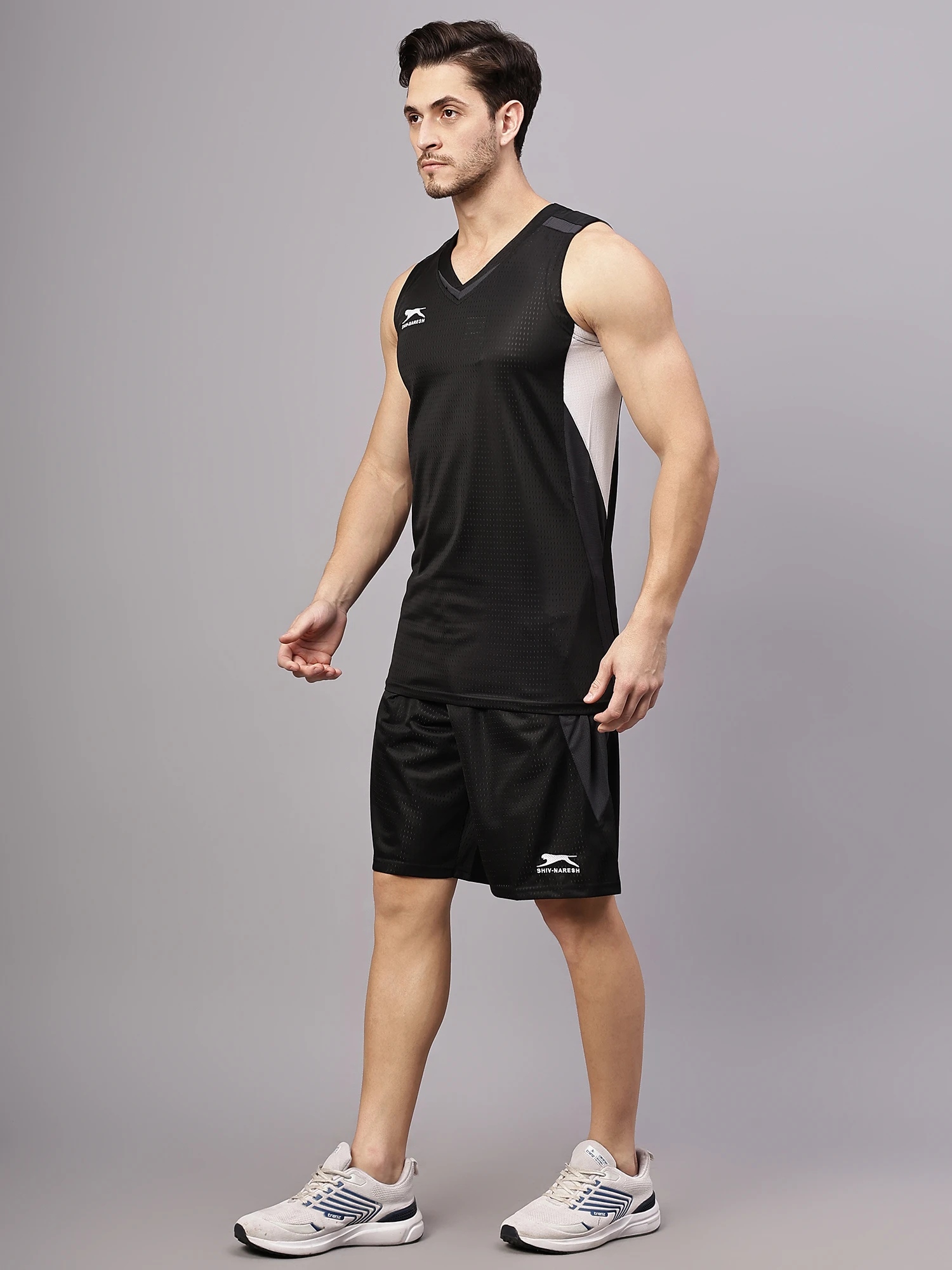 Shiv Naresh Black Pro Court basketball set for men