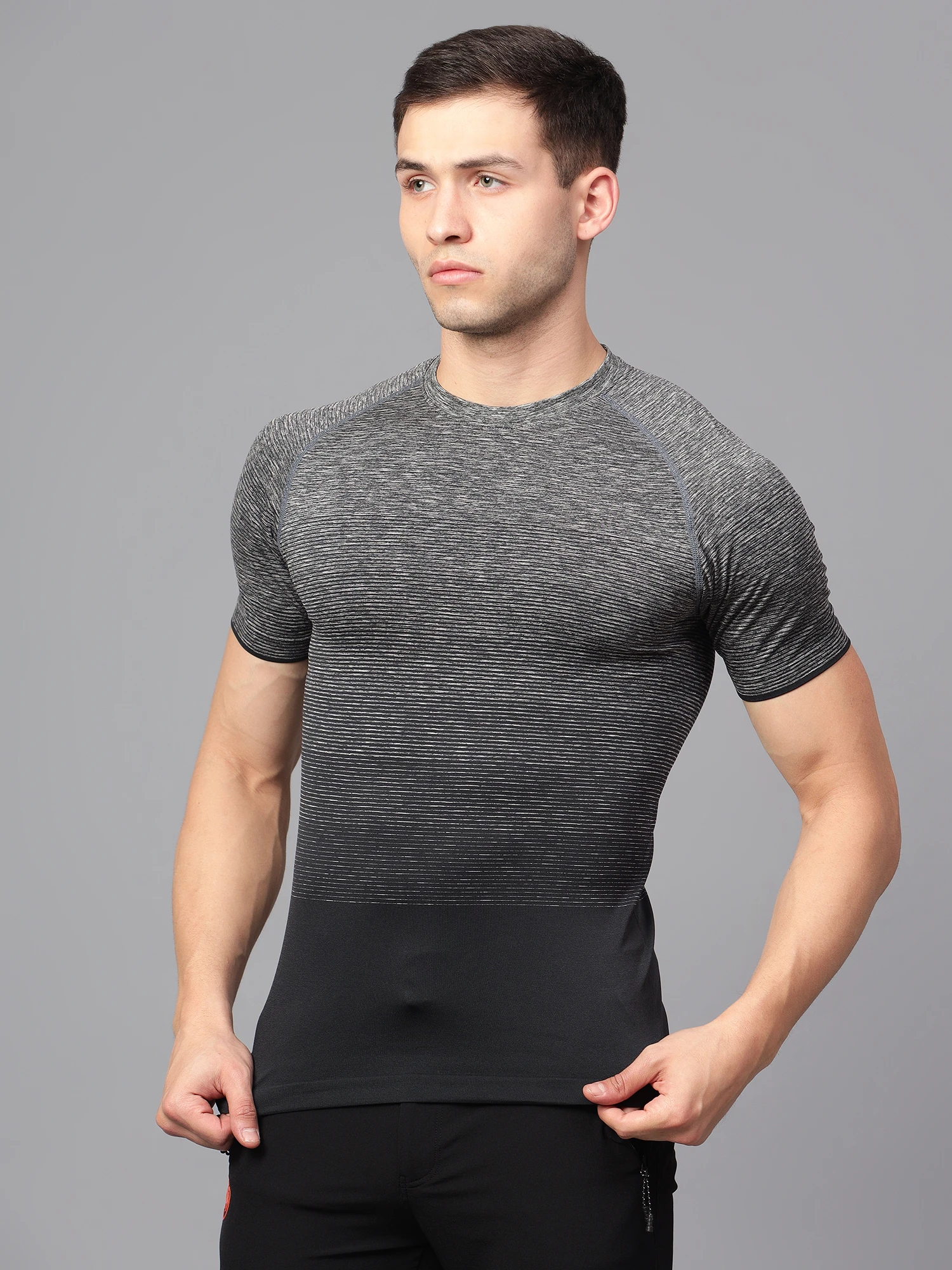 Black seamless elevated gym t-shirt for men