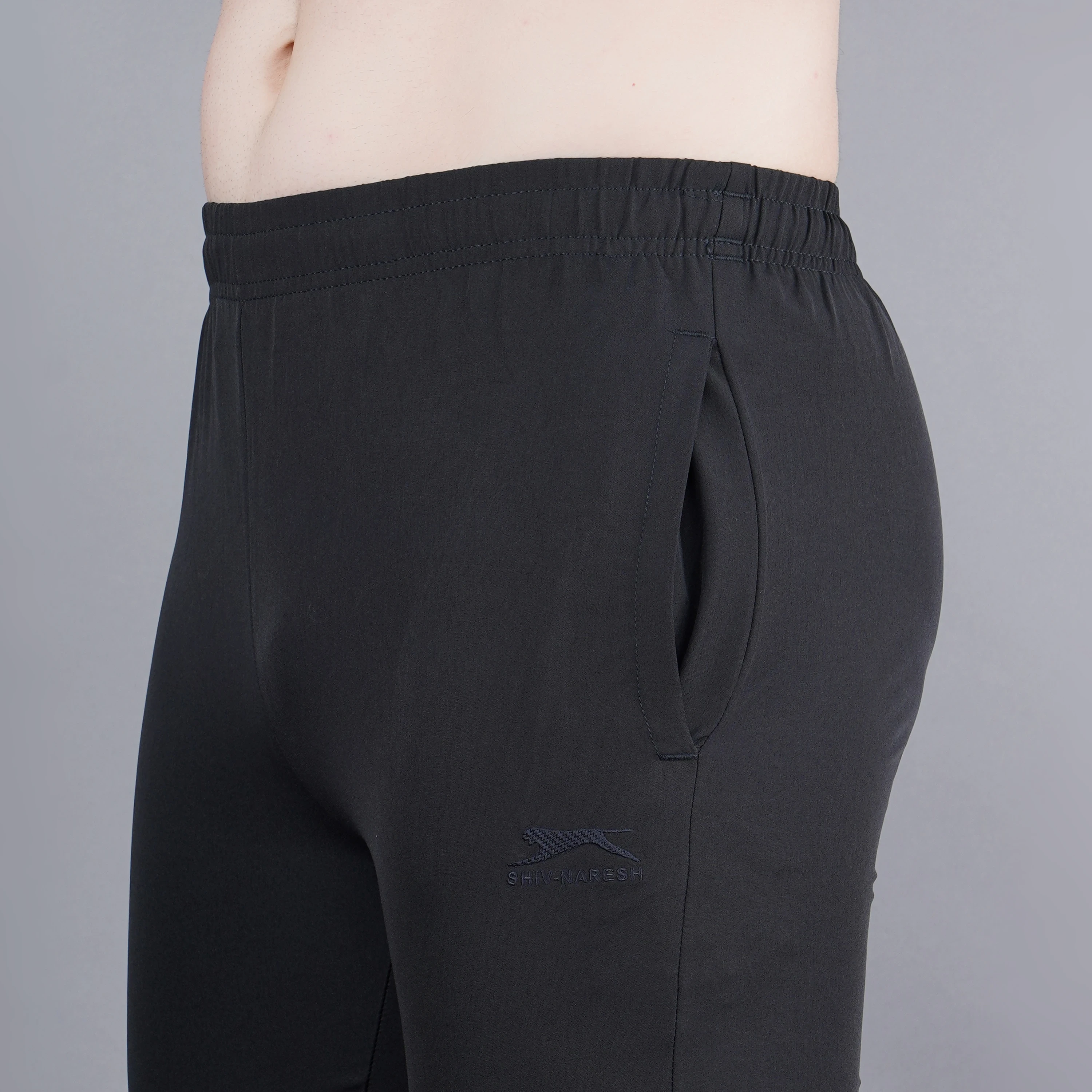 Men's Essential Training Trackpants in Black