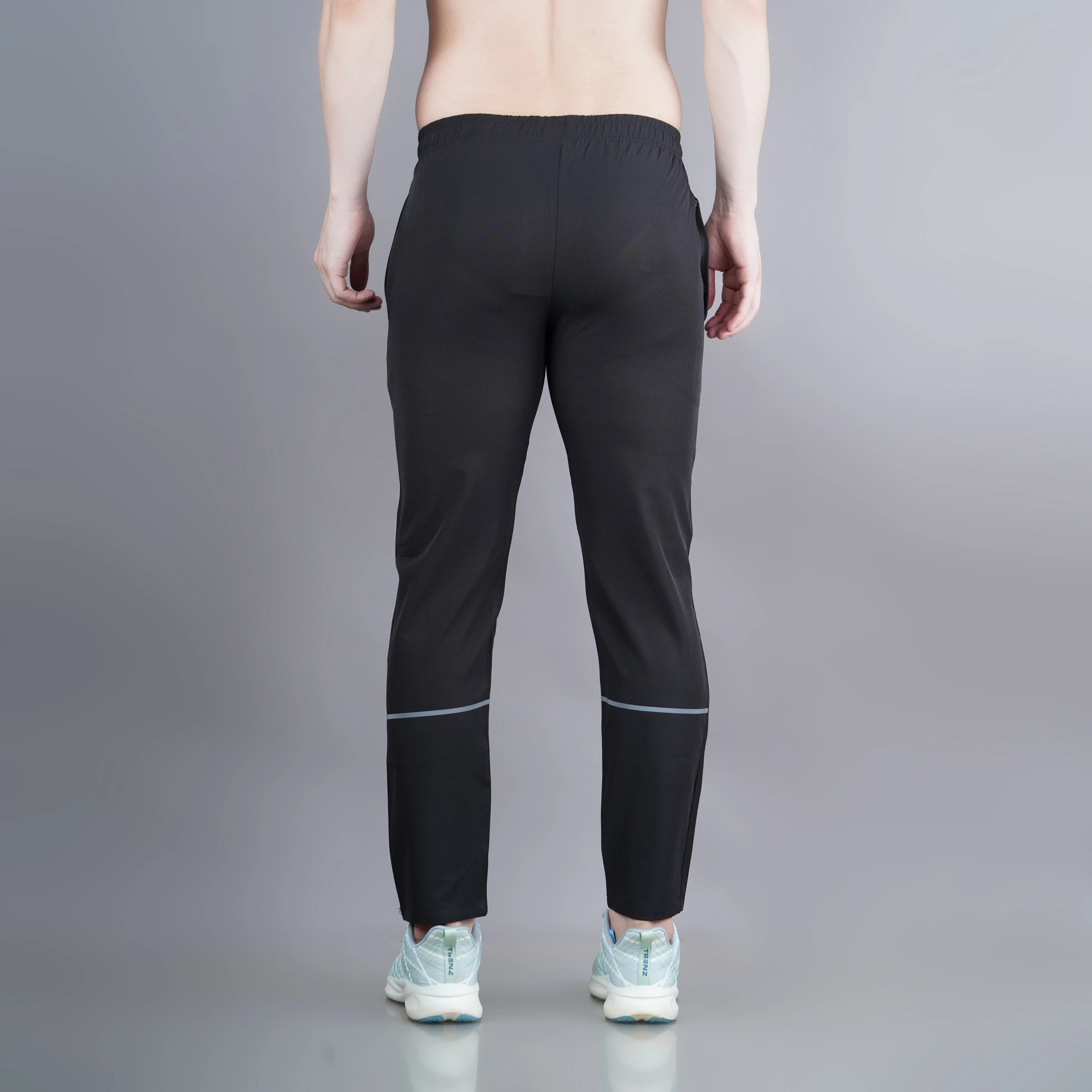 Men's Essential Training Trackpants in Black
