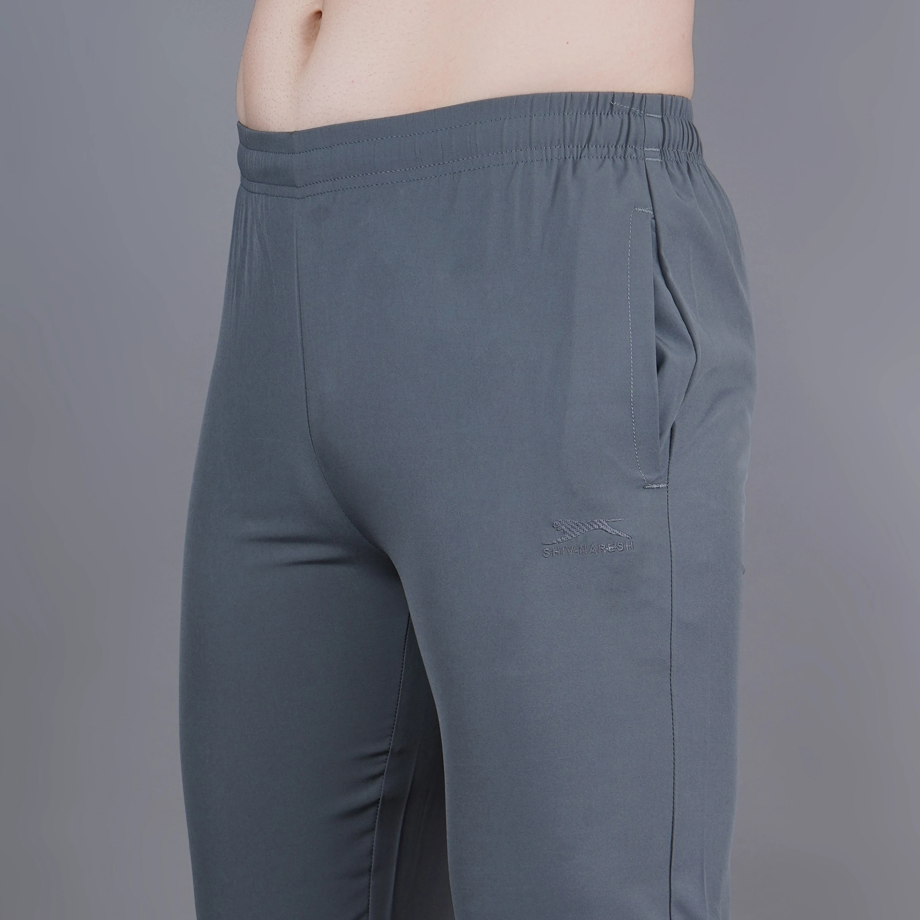 Men's Essential Training Trackpants in Dark Grey