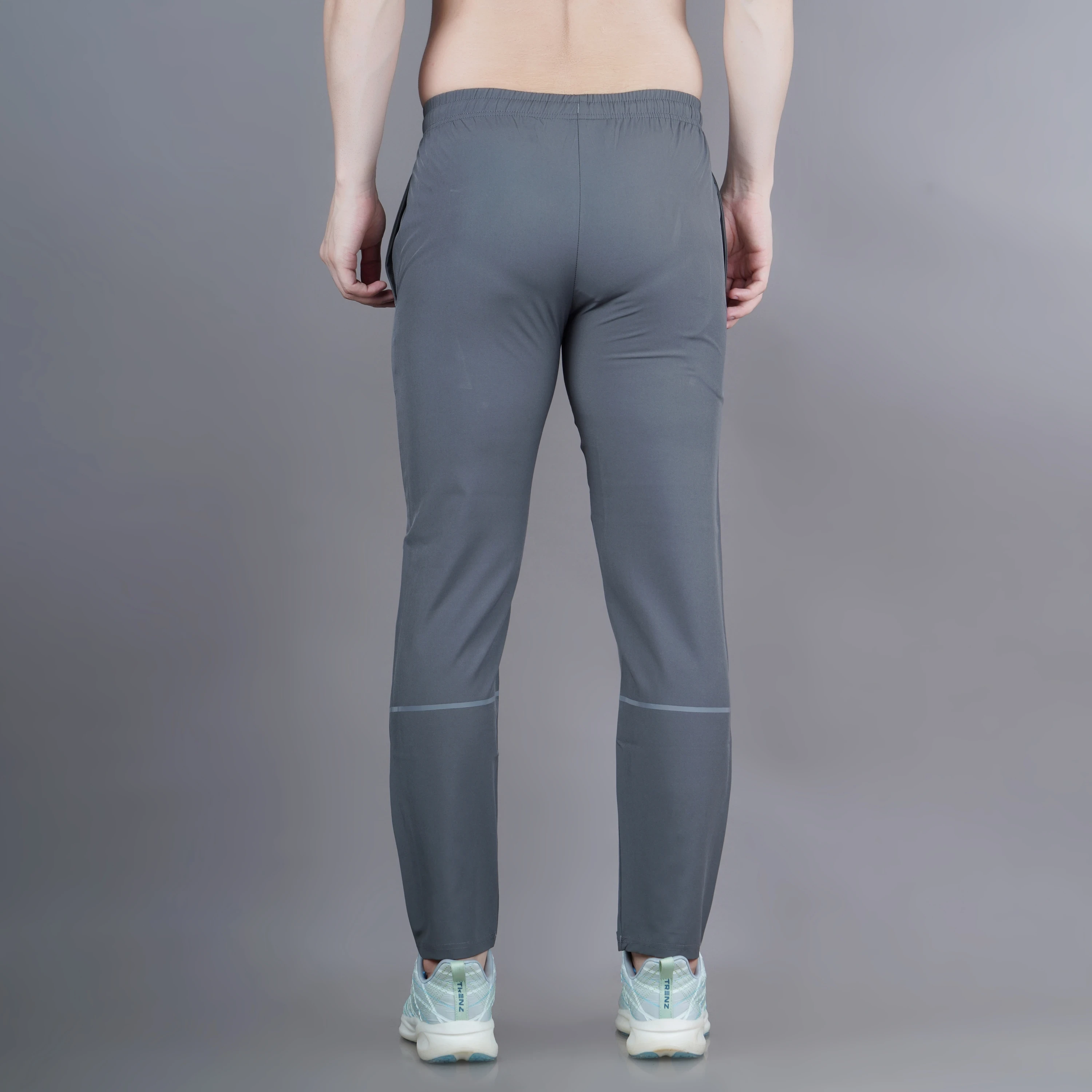 Men's Essential Training Trackpants in Dark Grey