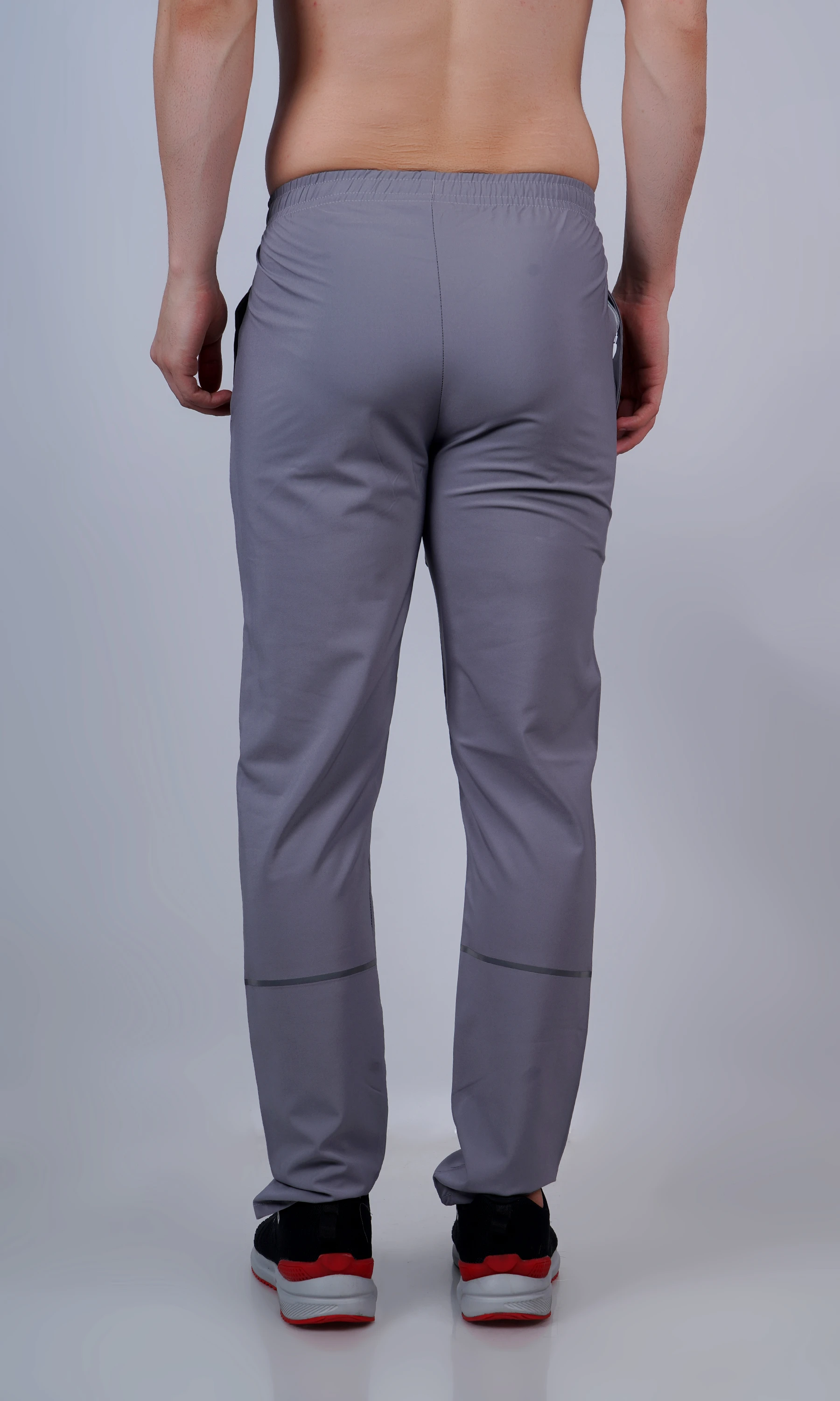Men's Essential Training Trackpants in Light Grey